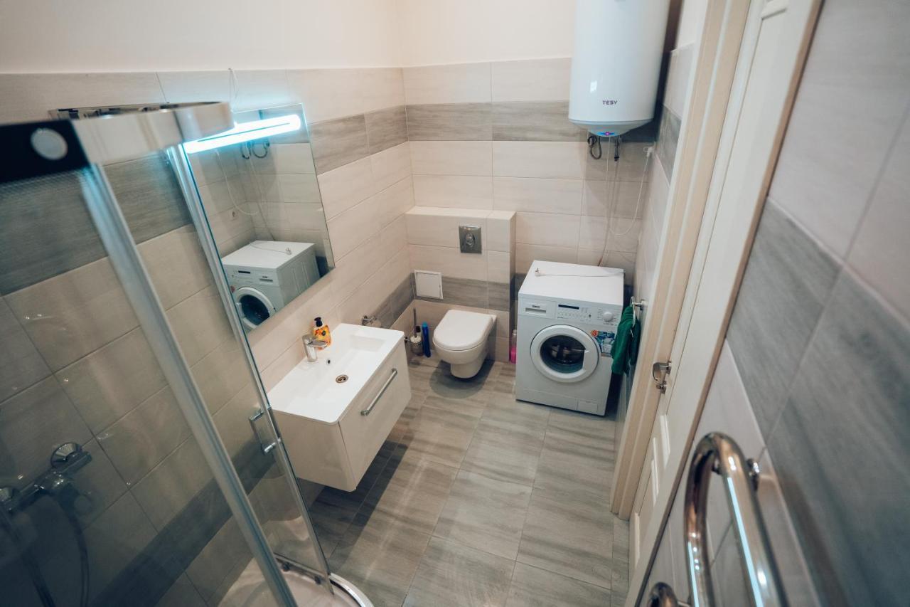 אוזהורוד Wonderful Flat On City Center מראה חיצוני תמונה