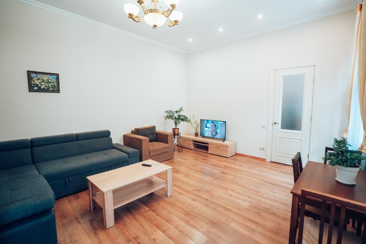 אוזהורוד Wonderful Flat On City Center מראה חיצוני תמונה