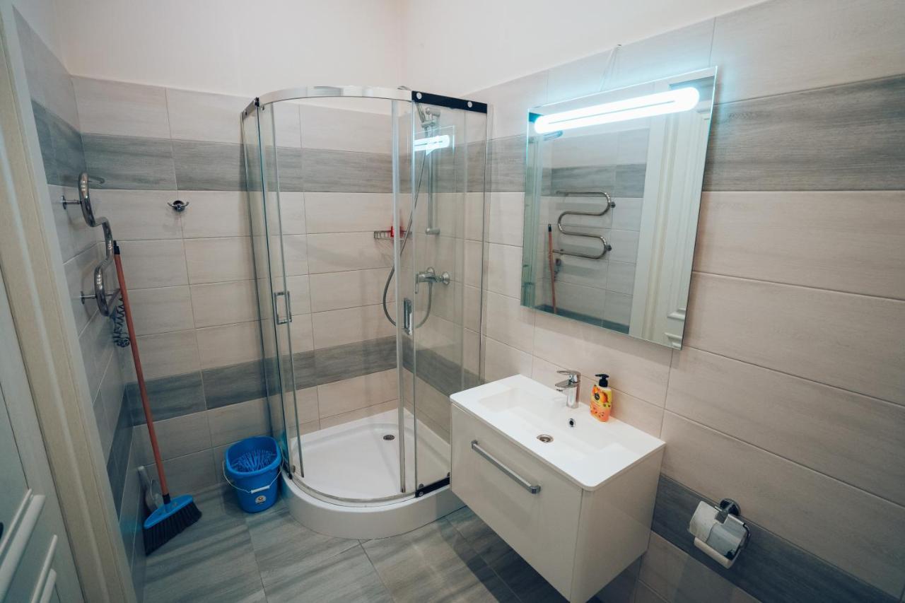 אוזהורוד Wonderful Flat On City Center מראה חיצוני תמונה