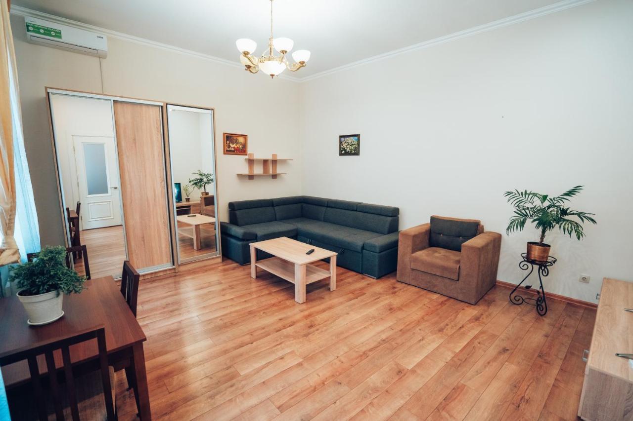 אוזהורוד Wonderful Flat On City Center מראה חיצוני תמונה