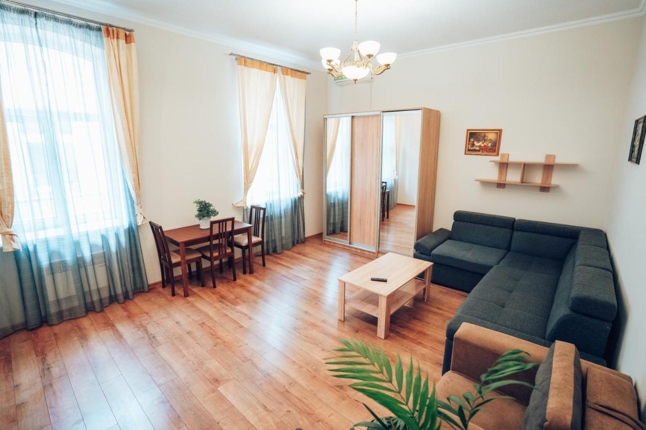 אוזהורוד Wonderful Flat On City Center מראה חיצוני תמונה